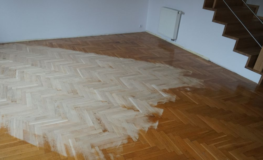Podłoga przed renowacją