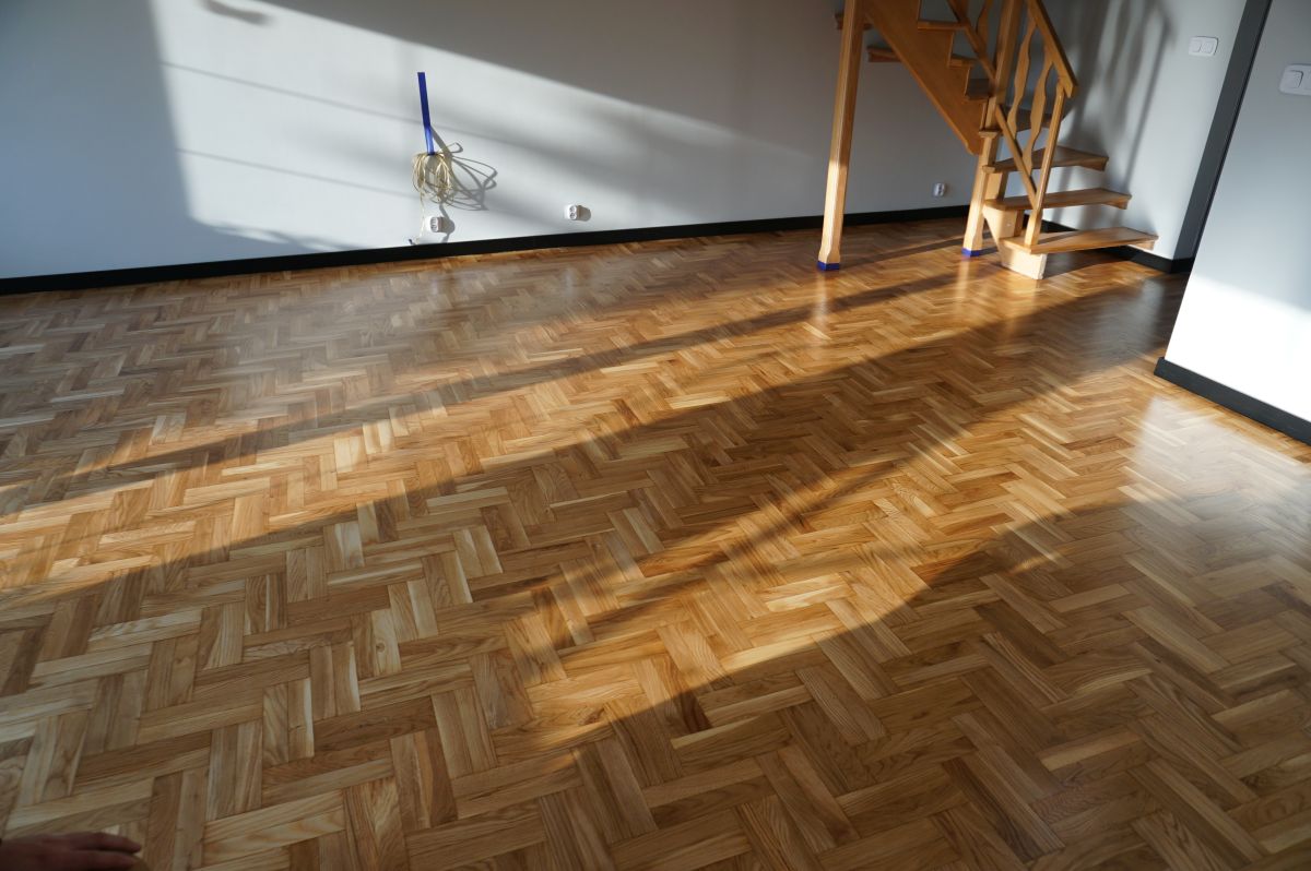 Czarna Listwa Przypodlogowa