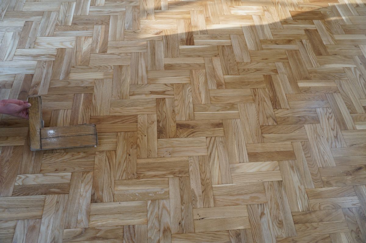 Czarne Listwy Przypodlogowe I Cyklinowanie Starego Parkietu 03