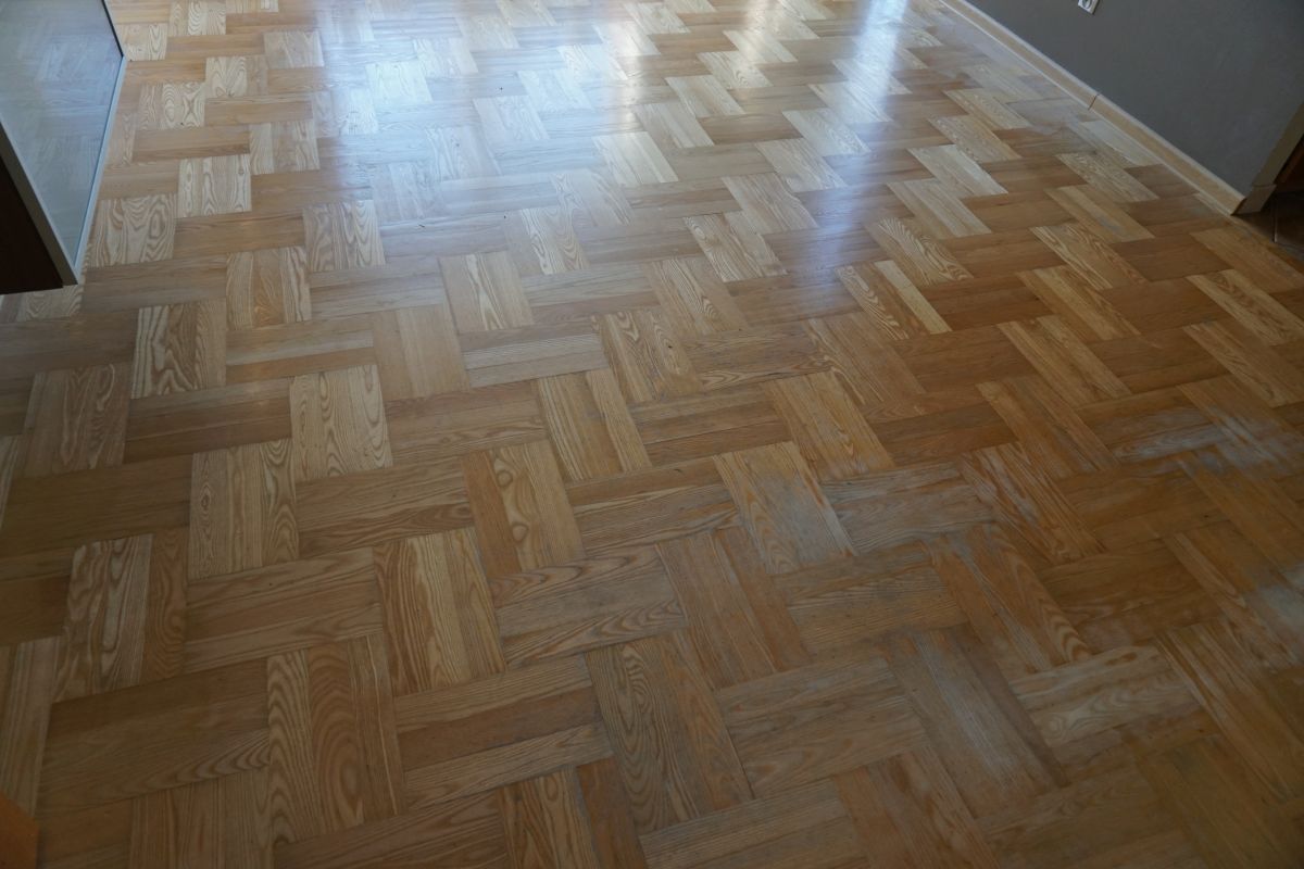 Przed Cyklinowaniem I Renowacją Parkietu Wraz Z Lakierowaniem 01