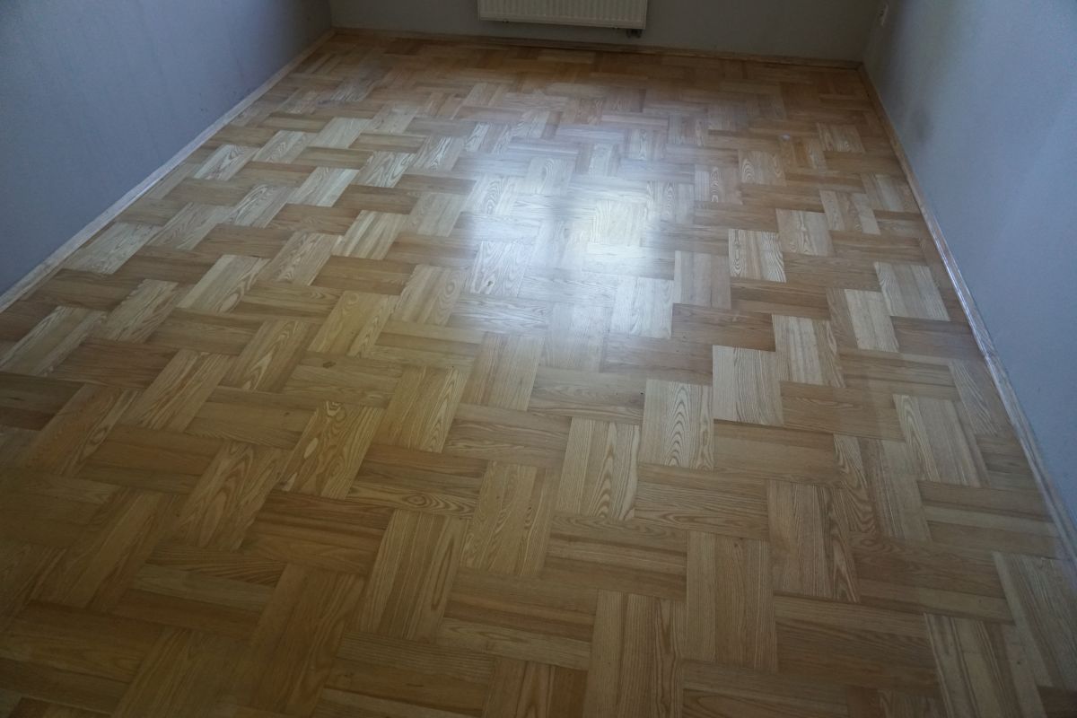 Przed Cyklinowaniem I Renowacją Parkietu Wraz Z Lakierowaniem 03