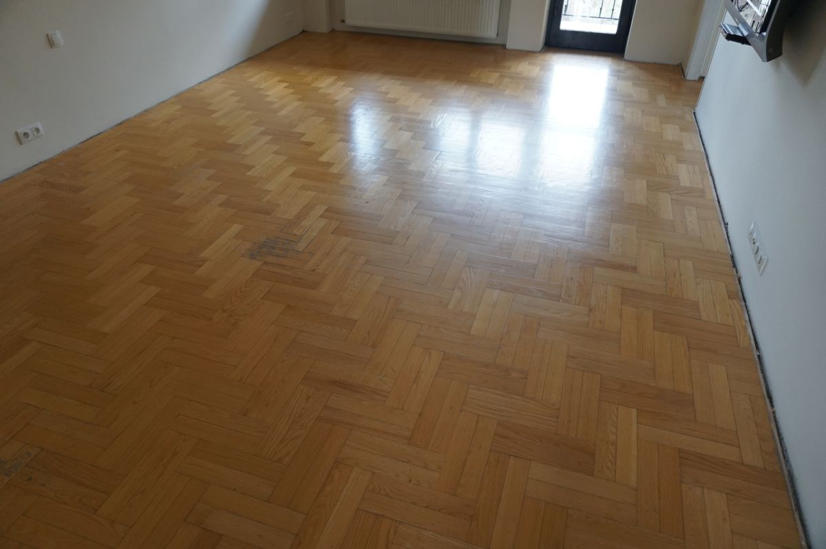 Renowacja Parkietu Z Debu Czerwonego