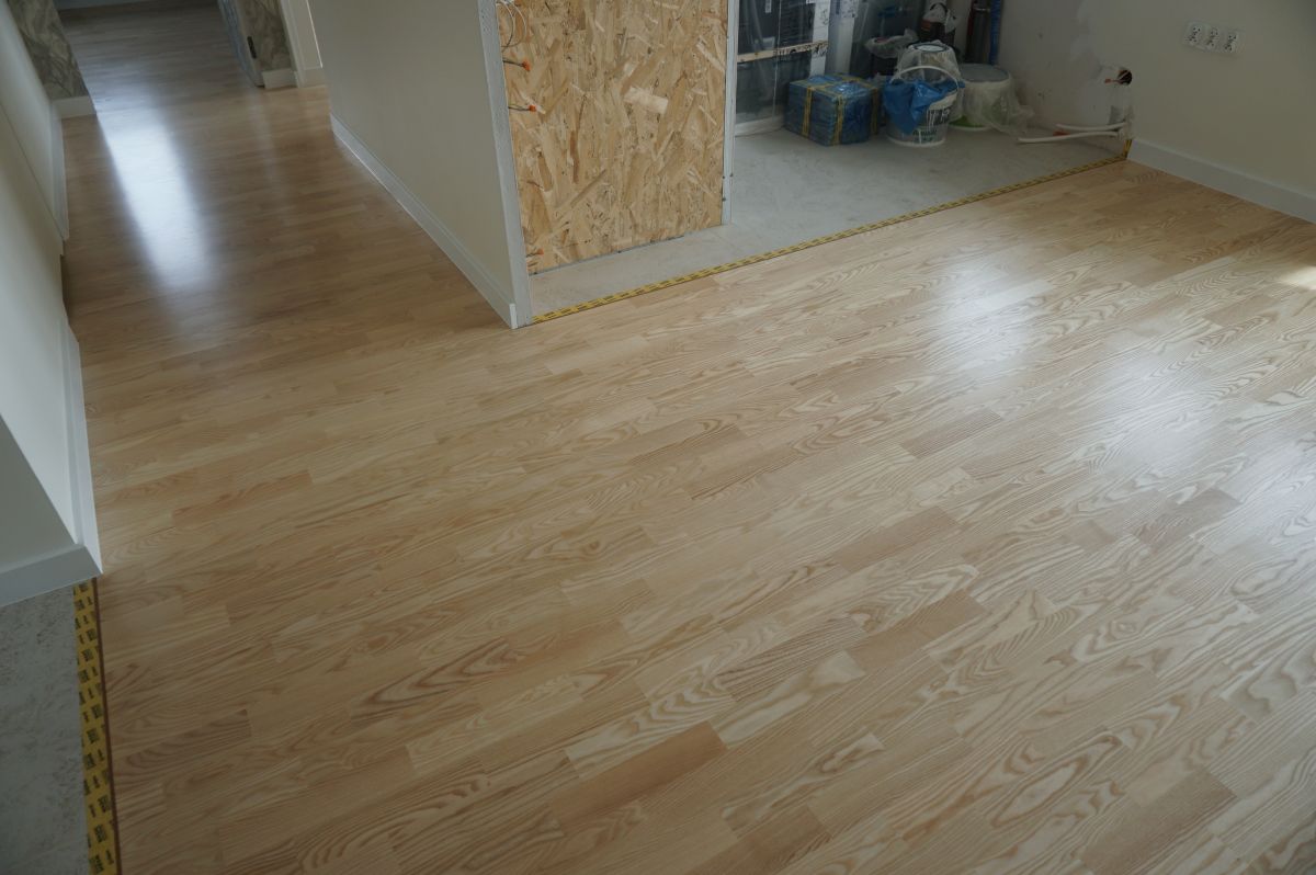 Ukladamy I Szlifujemy Parkiet Jesionowy W Klasie Natur