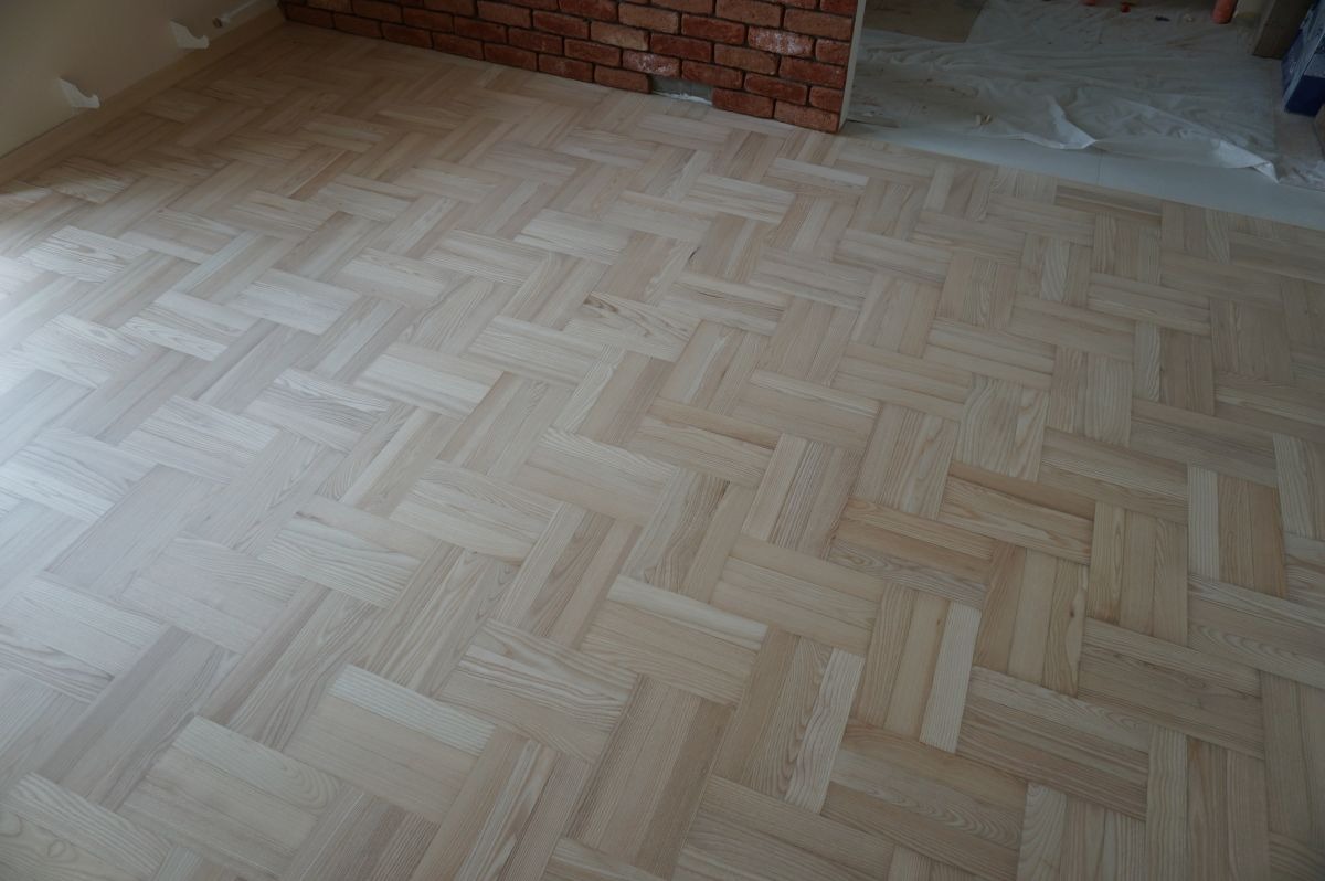 Ukladanie Parkietu Jesionowego I Podbielenie